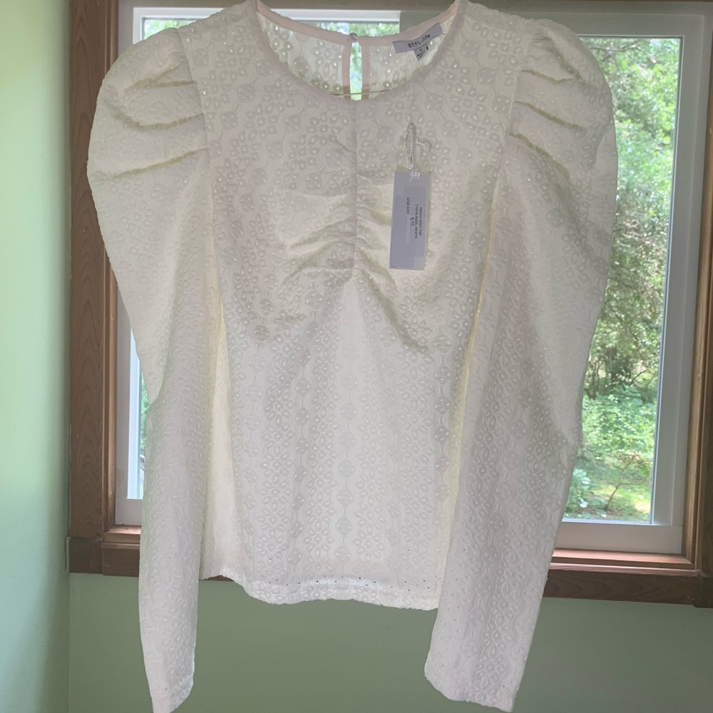 NWT! Beautiful white eyelet song sleeve
